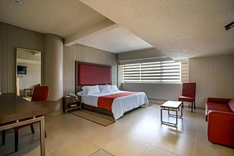 Deluxe Suite with Spa Bath