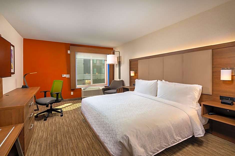 Holiday Inn Express and Suites Chatsworth By IHG
