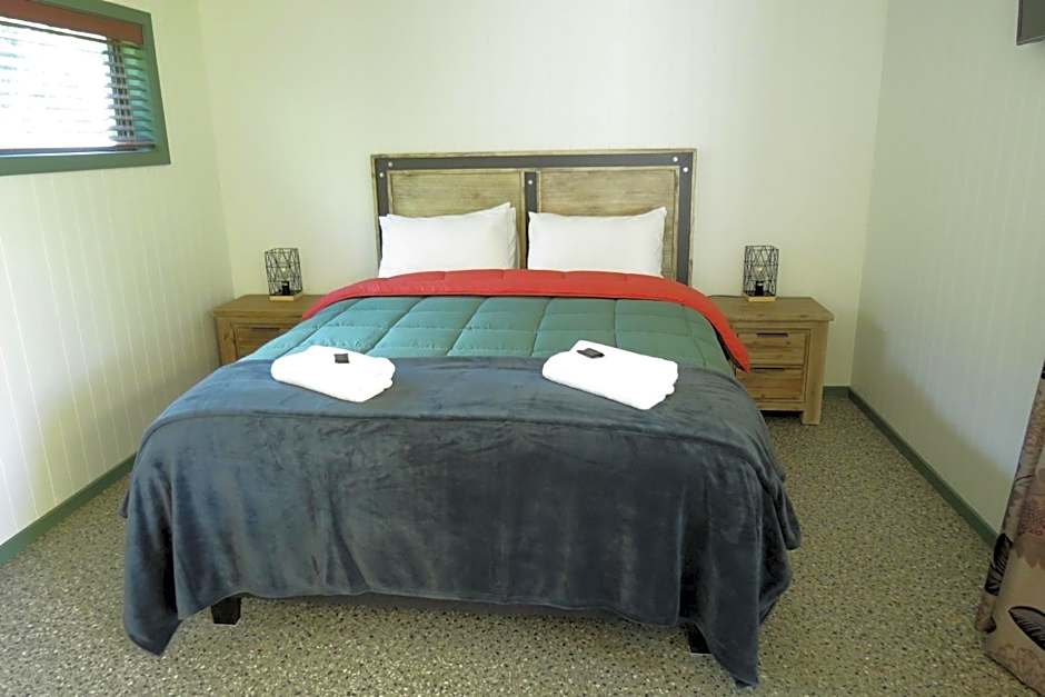 Photo 1 of 8 of Deluxe 1 Queen Bed