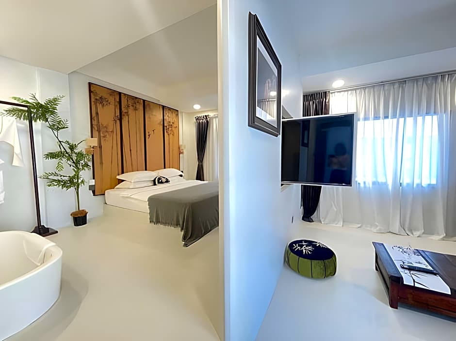 YOLO Bangkok Boutique Hotel