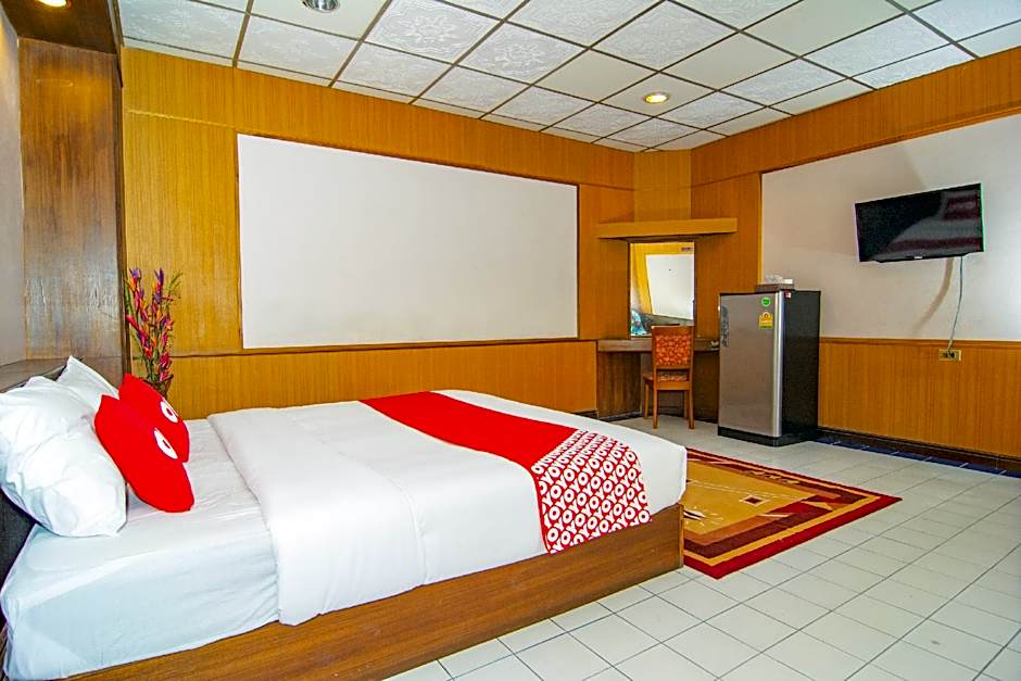 OYO 534 Phasuk Hotel