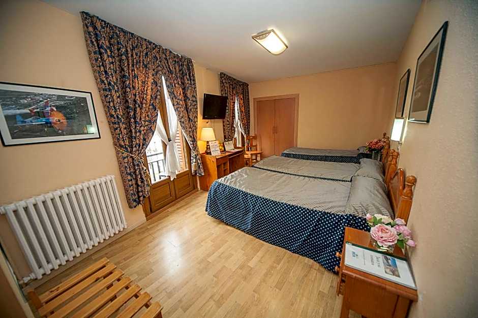 Photo 1 sur 6 de Triple Room