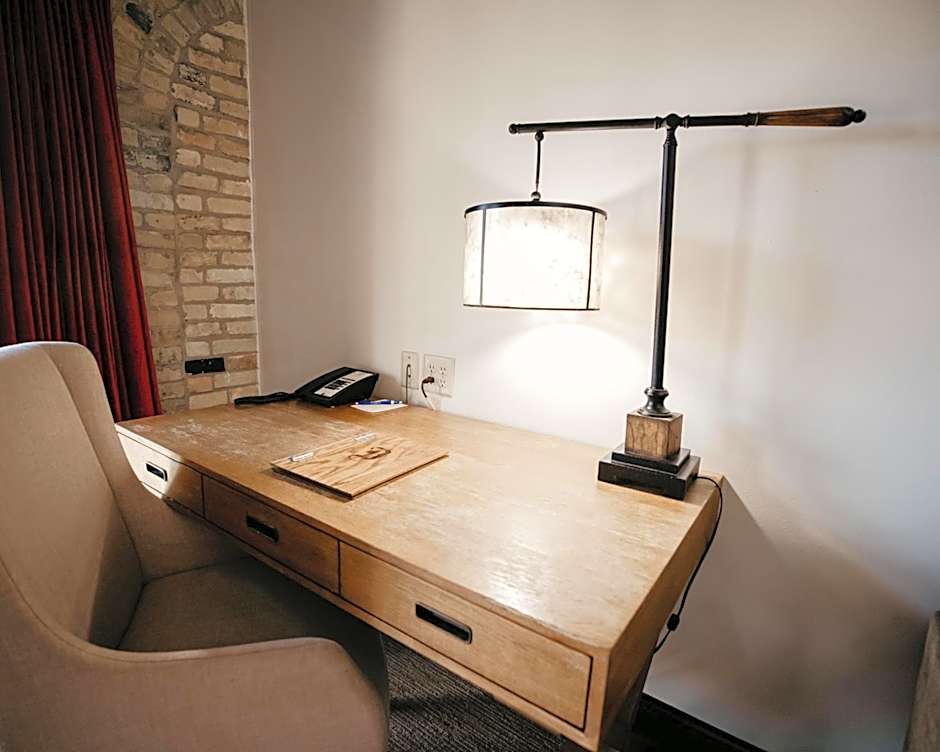 Brewhouse Inn And Suites