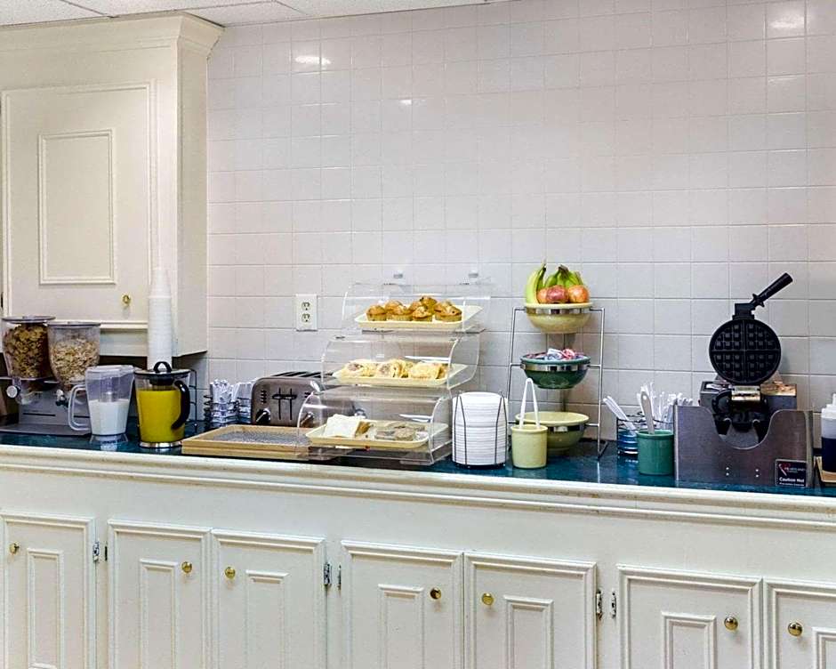 Econo Lodge Canton I-55