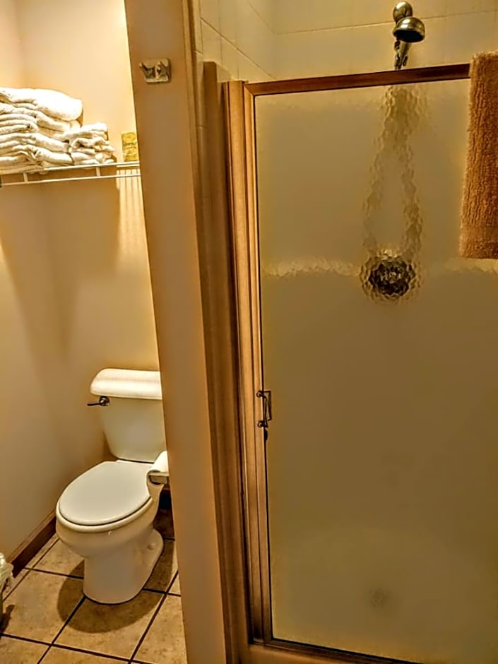 Deep Creek Lodge 