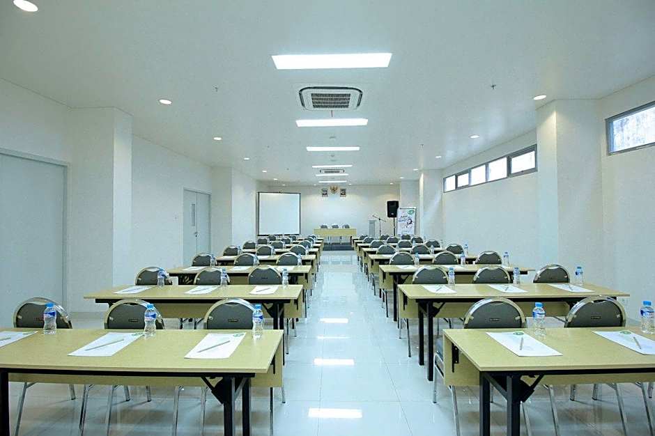 Pop Hotel Diponegoro Surabaya