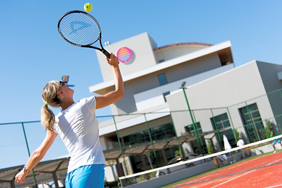 Acanthus and Cennet Barut Collectio