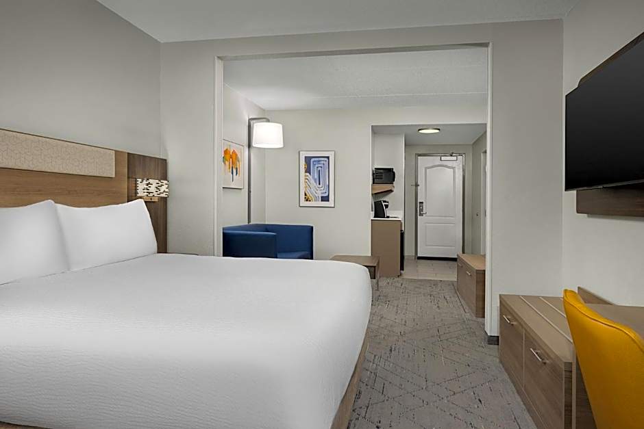 Holiday Inn Express Hotel & Suites Greensboro - Airport Area By IHG