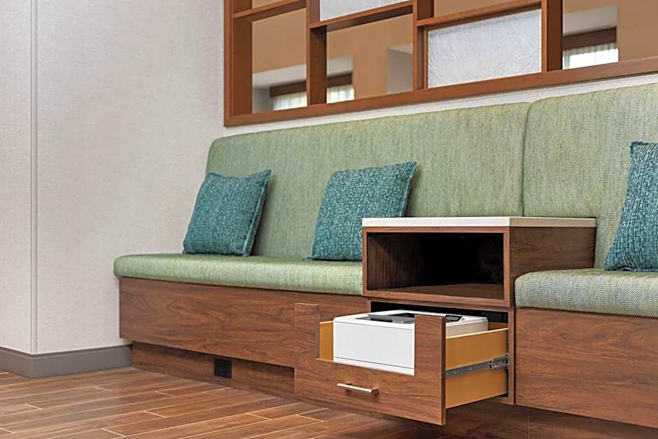 Hampton Inn & Suites Kelowna, British Columbia, Canada