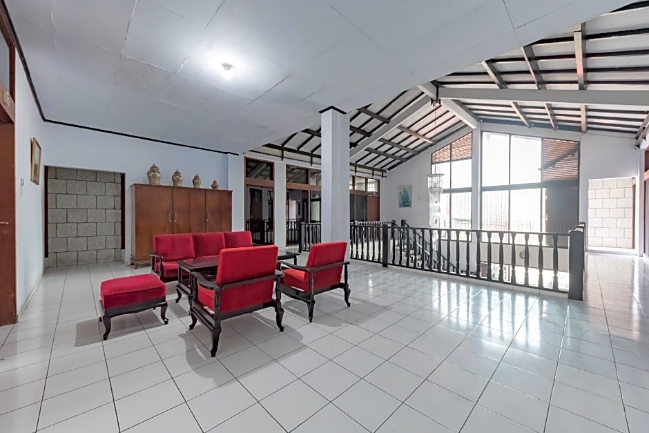 RedDoorz Syariah near Taman Kota Kuningan