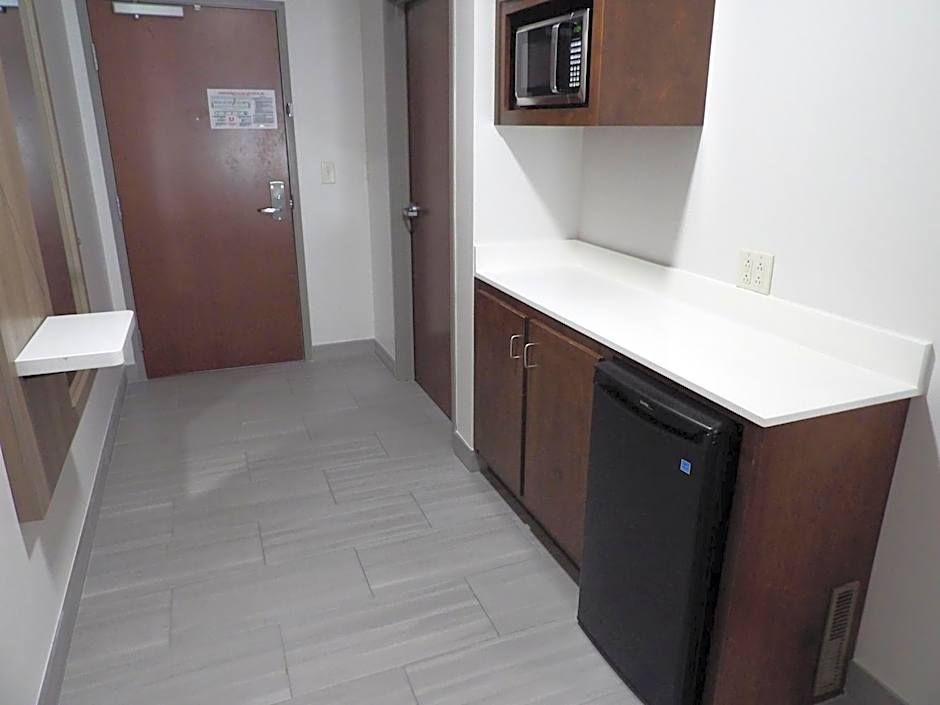 Holiday Inn Express & Suites Huntsville Airport By IHG
