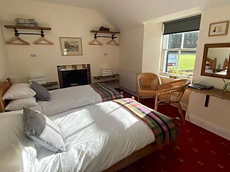 Twin Room with Private Bathroom