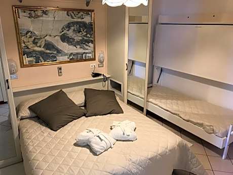 Triple Room with Sea View