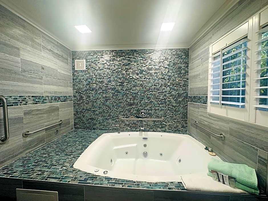 Casa Blanca Hotel & Suites Orange SR-55 Freeway, Near Honda Center, Chapman University, Disneyland