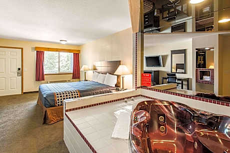 1 King Bed, Suite, Smoking