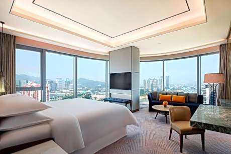 Executive Deluxe Suite, Club Lounge Access