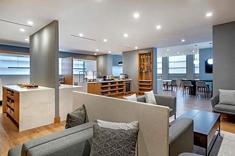 Club Suite, 1 Bedroom (2 Queen Beds and 1 Double Sofa Bed)