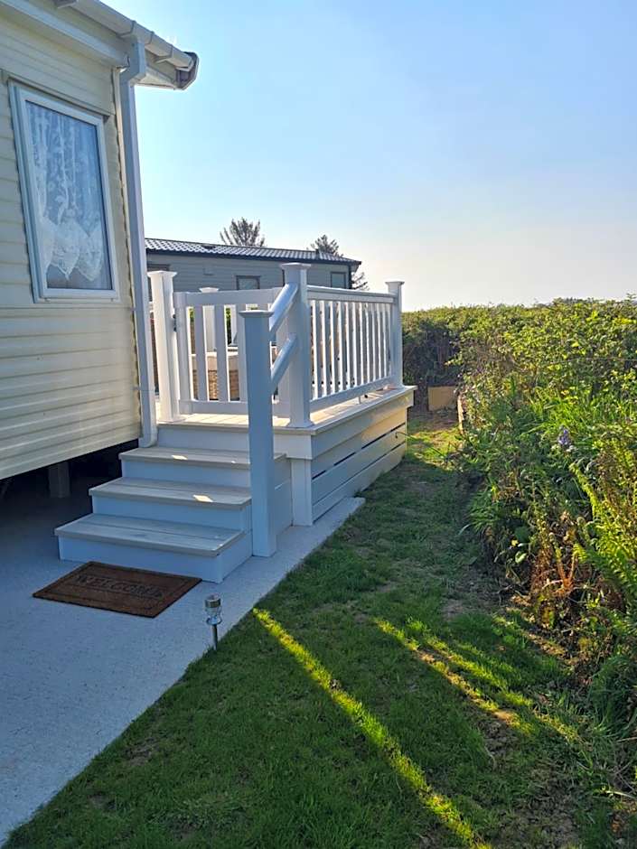 Beautiful 2 bedroom caravan, holiday park Tenby