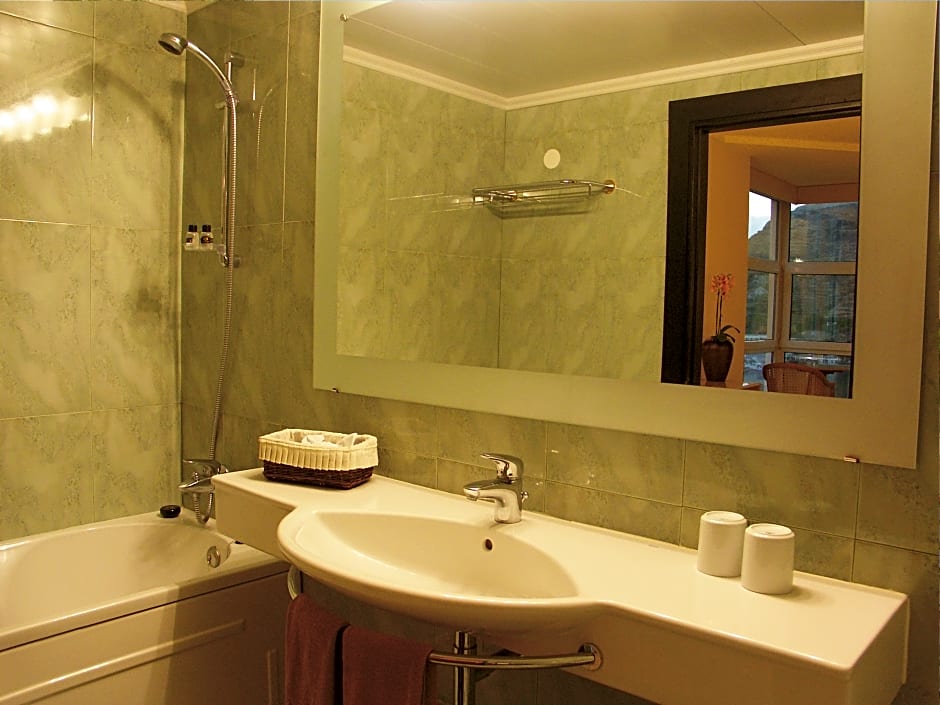 Photo 1 of 2 of 1 Double Bed or 2 Beds, Sea View