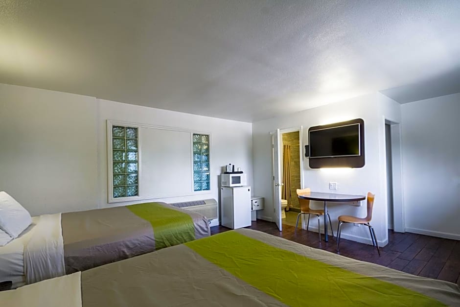 Motel 6 - Downtown Monterey