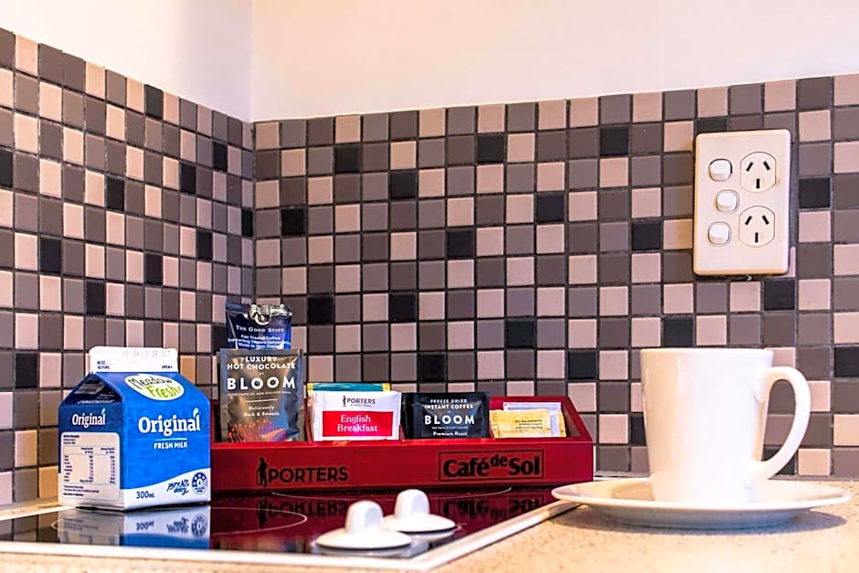 298 Westside Motor Lodge