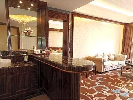 Suqian Shangyang Lake New Century Hotel