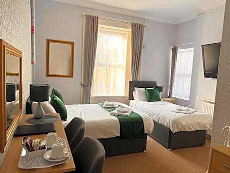 Family Room (2 Adults + 1 Child)