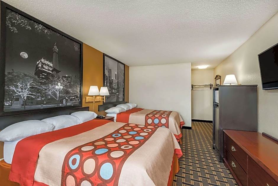 Super 8 by Wyndham Indianapolis/NE/Castleton Area