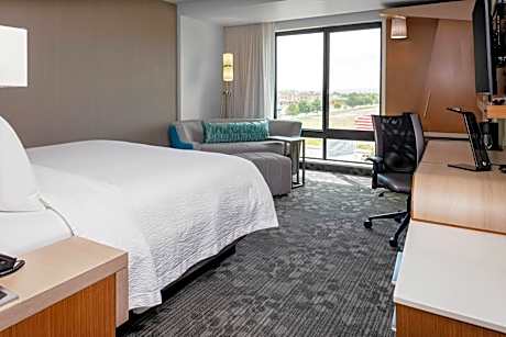 King Room with City View and Roll-in Shower - Mobility and Hearing Accessible