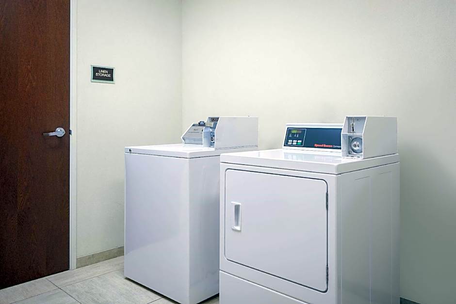 Green Mill Village Hotel & Suites, BW Signature Collection