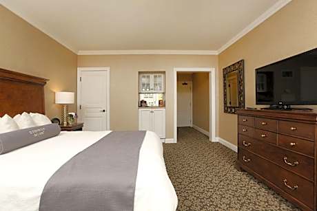 Executive King Room with City View - Non-Smoking