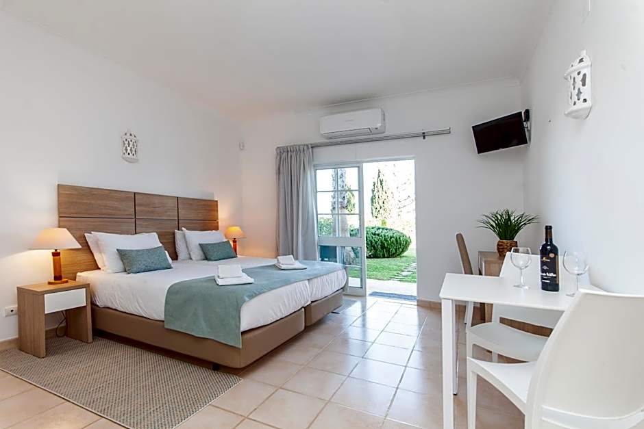 Atalaia Sol Aparthotel - tennis & heated pool in winter
