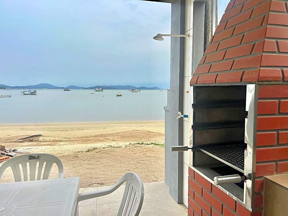 Pé na areia! Aconchegante casa frente Mar! CO02I