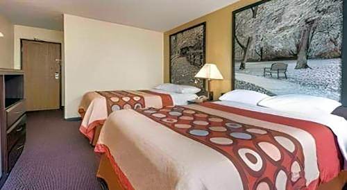 Super 8 by Wyndham Franklin/Middletown Area