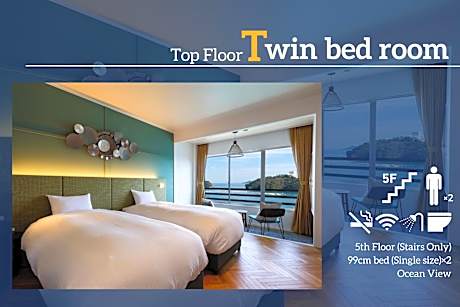 Standard Twin Room with Sea View