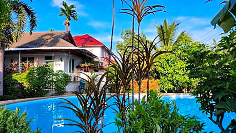 Nuch's Apple Guest House