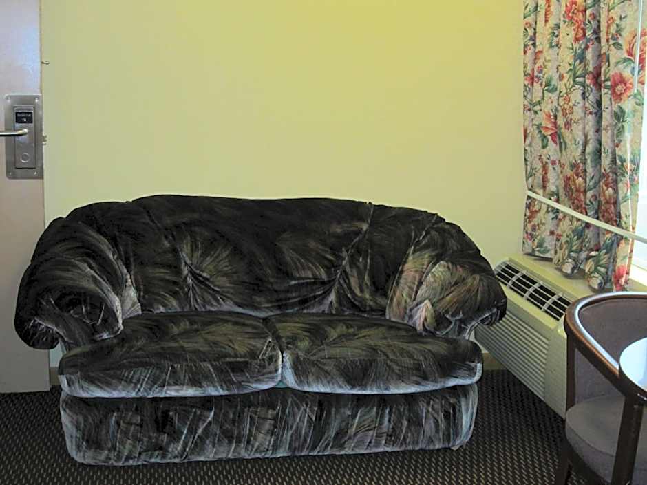 First Western Inn - Fairmont City