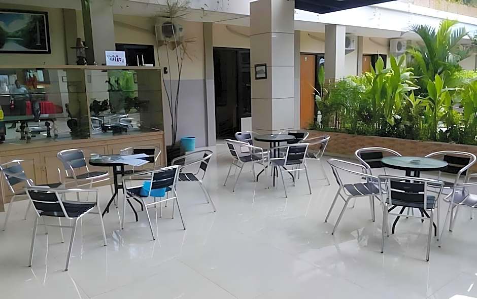 RedDoorz @ Hotel Surabaya Sumenep