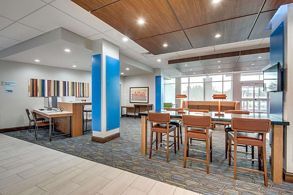 Holiday Inn Express & Suites Dallas North - Addison By IHG