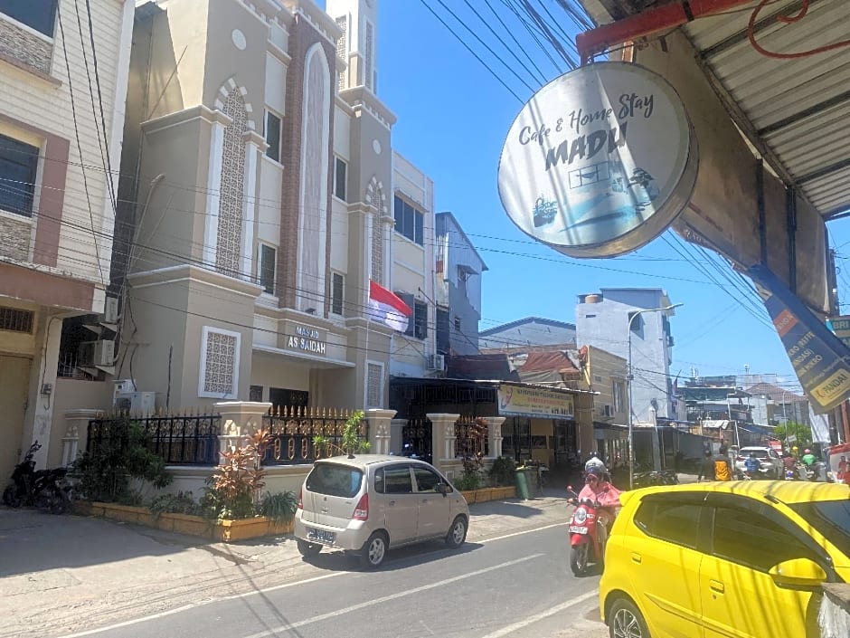 RedDoorz @ Homestay Madu Makassar