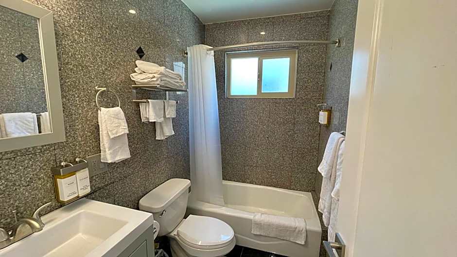 Quintessence ApartHotel