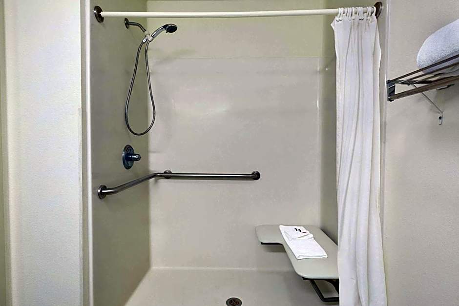 Travelodge by Wyndham Sharon Springs
