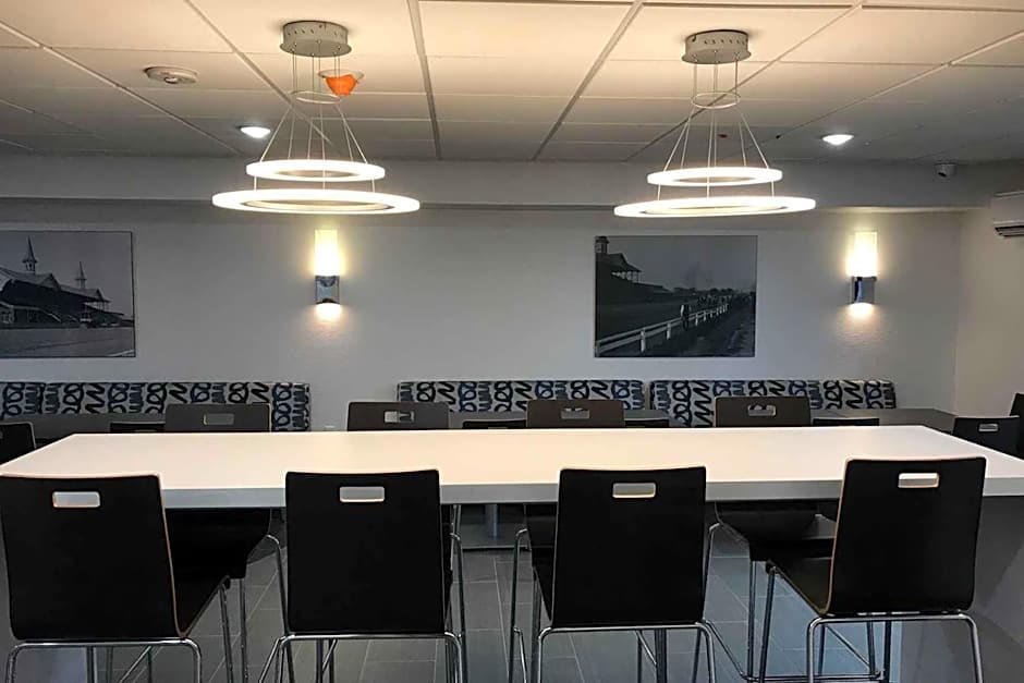 Wingate by Wyndham Louisville Airport Expo Center