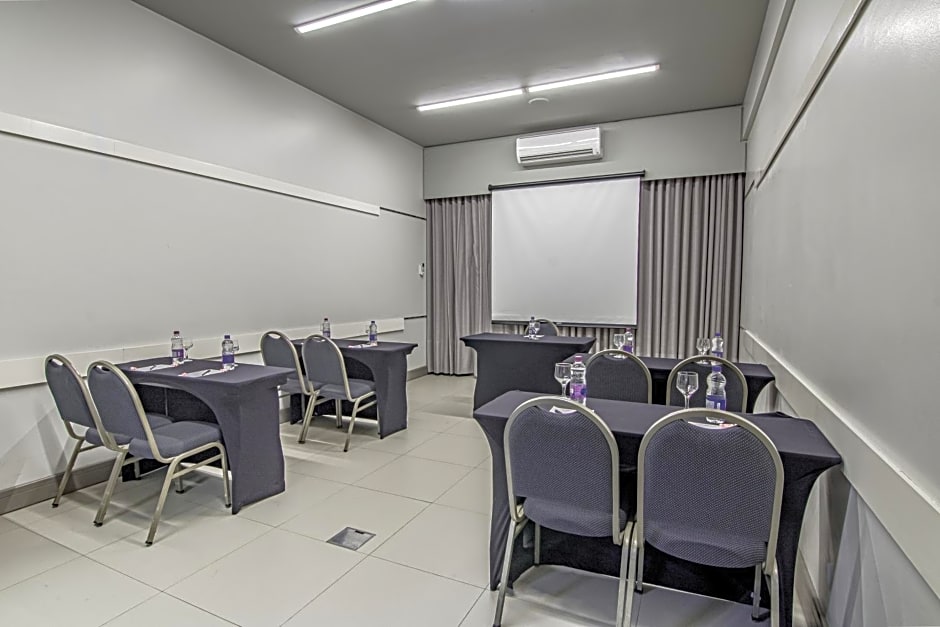 Hotel Deville Express Cascavel