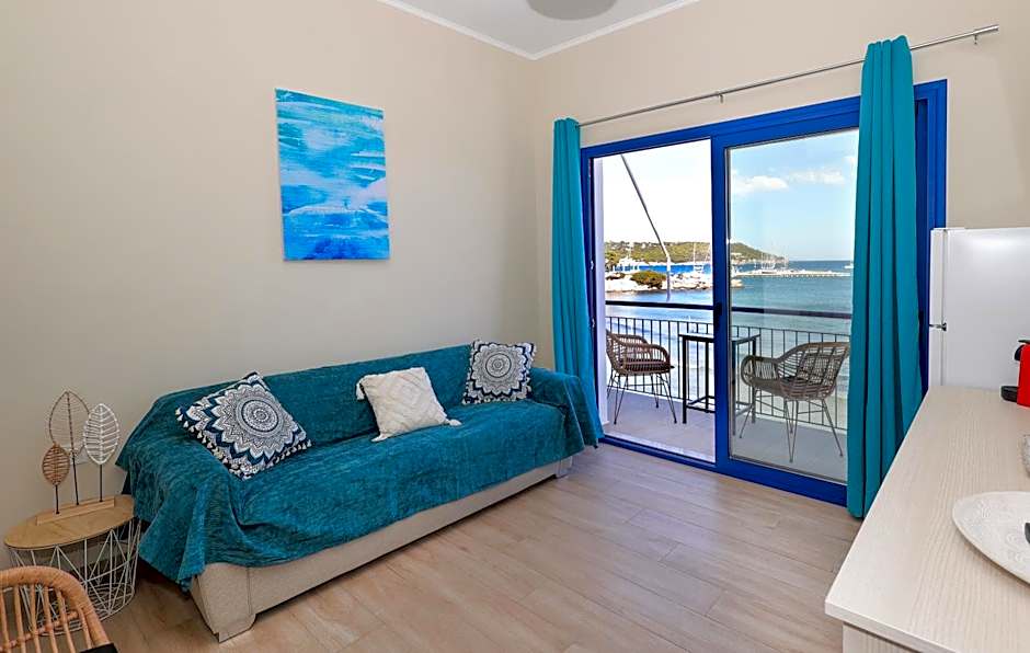 Niko's Beach Suites No1