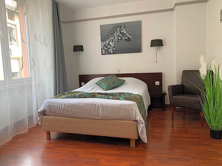 L'EMBLEME - BOUTIQUE HOTEL