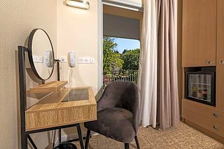 Superior Queen Room with Balcony and Garden View