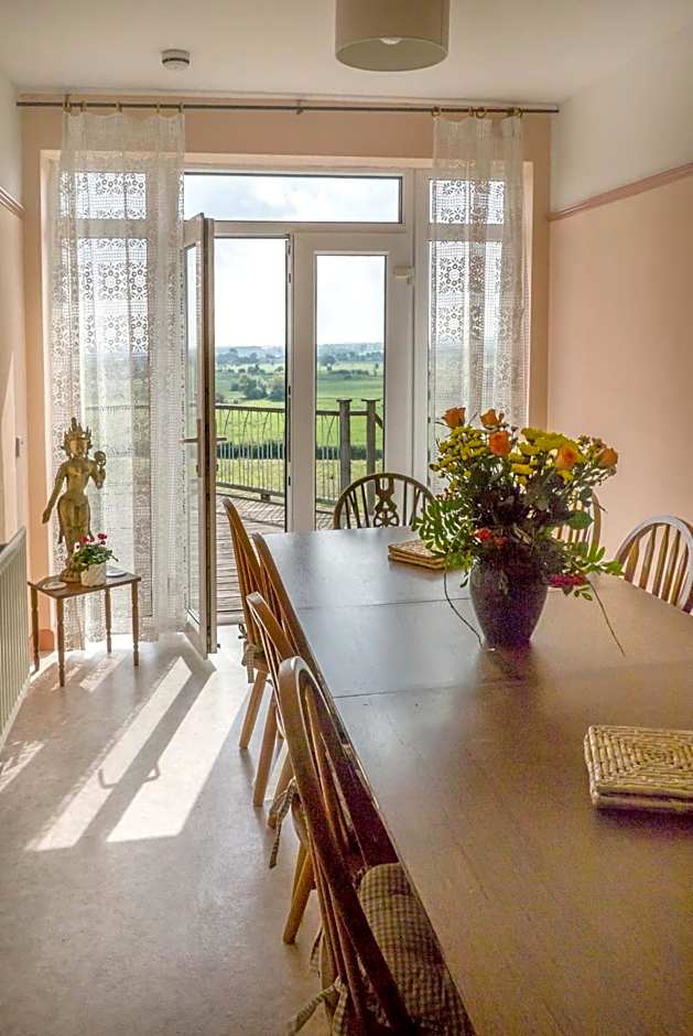 Healing Waters Sanctuary for Exclusive Private Hire and Self Catering Board, Vegetarian, Alcohol & Wifi Free Retreat in Glastonbury