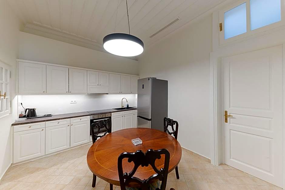 Castellano Hotel & Suites