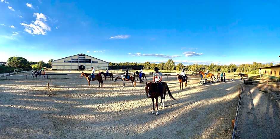 Hotel with swimming-pool in Arborea just 600 meters from the sea